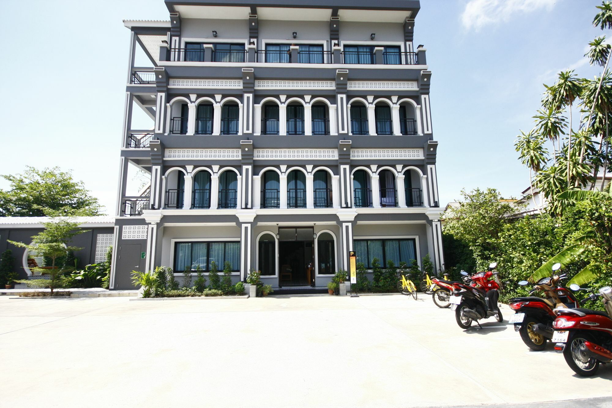 The Besavana Phuket Bagian luar foto
